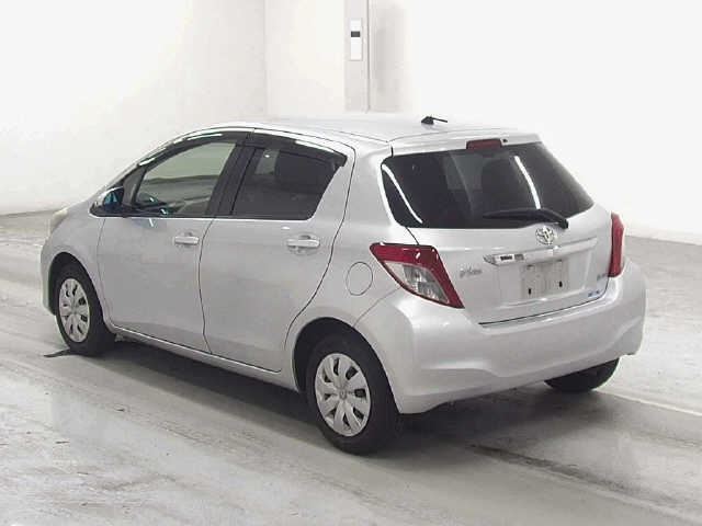 TOYOTA VITZ 2013