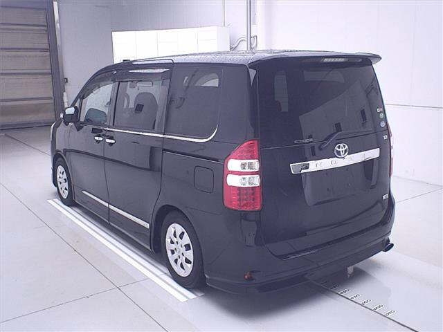 TOYOTA NOAH 2012