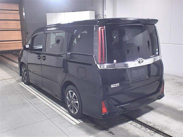 TOYOTA NOAH 2018