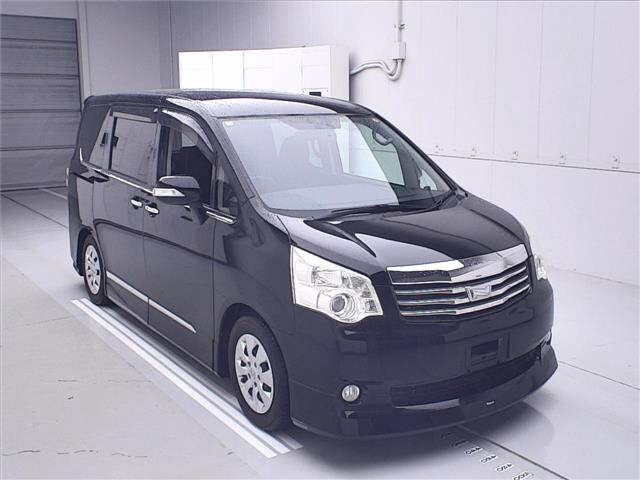 TOYOTA NOAH 2012