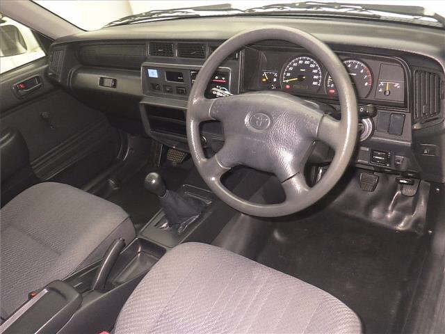 TOYOTA CROWN COMFORT 2014