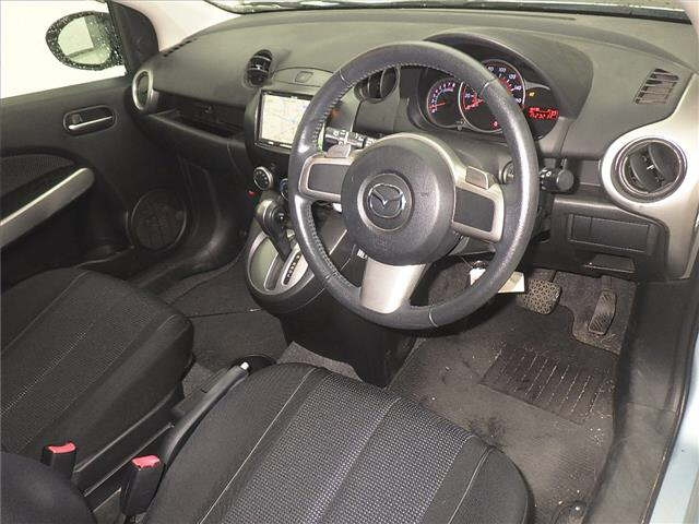 MAZDA DEMIO 2010