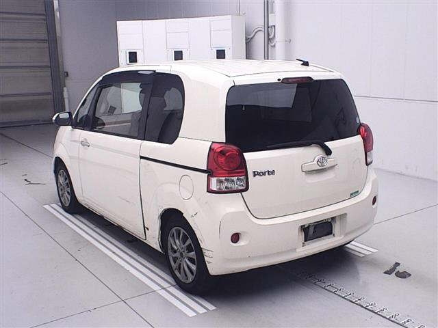 TOYOTA PORTE 2016