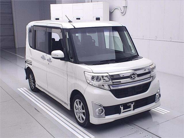 DAIHATSU TANTO 2015