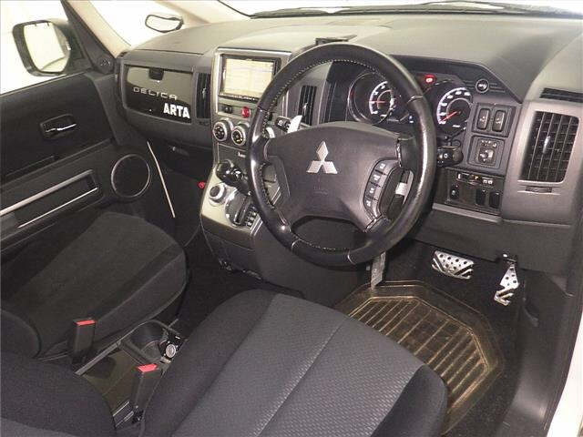 MITSUBISHI DELICA D5 2011