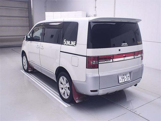 MITSUBISHI DELICA D5 2011