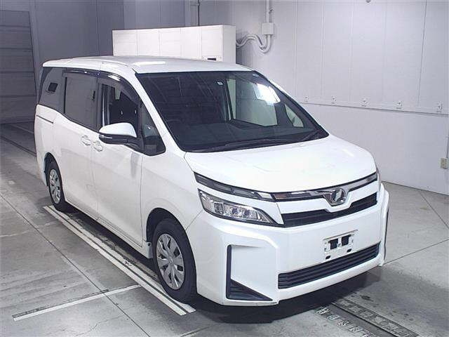 TOYOTA VOXY 2017