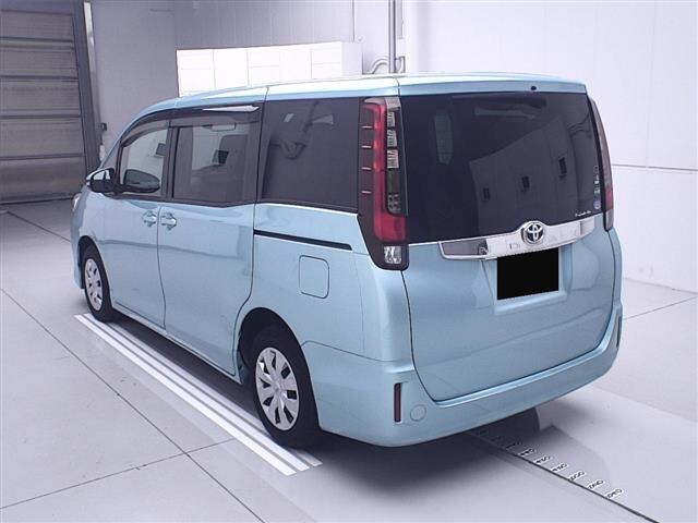 TOYOTA NOAH 2016