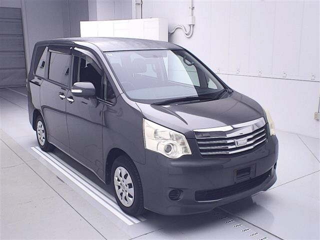TOYOTA NOAH 2012