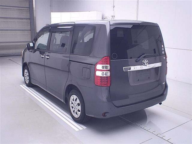 TOYOTA NOAH 2012