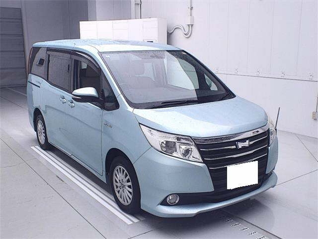 TOYOTA NOAH 2014