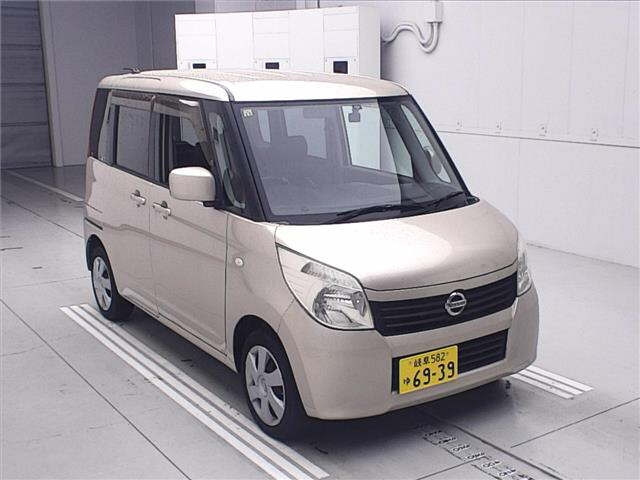 NISSAN ROOX 2010