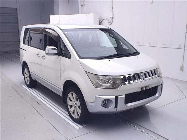 MITSUBISHI DELICA D5 2011