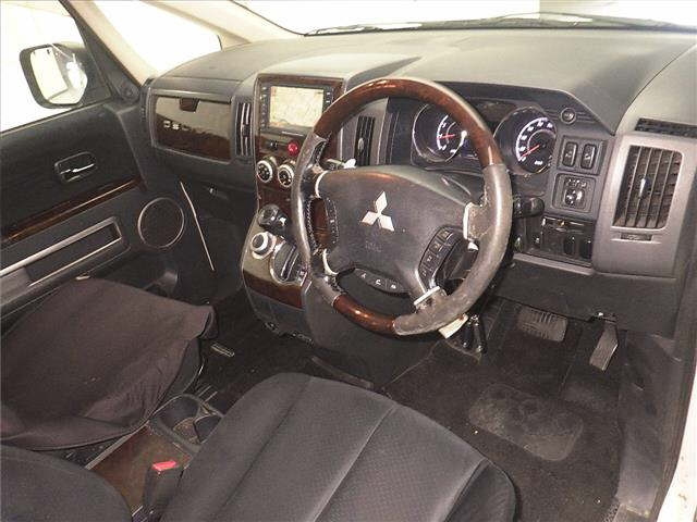 MITSUBISHI DELICA D5 2011