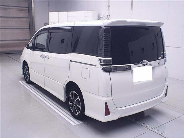 TOYOTA VOXY 2019