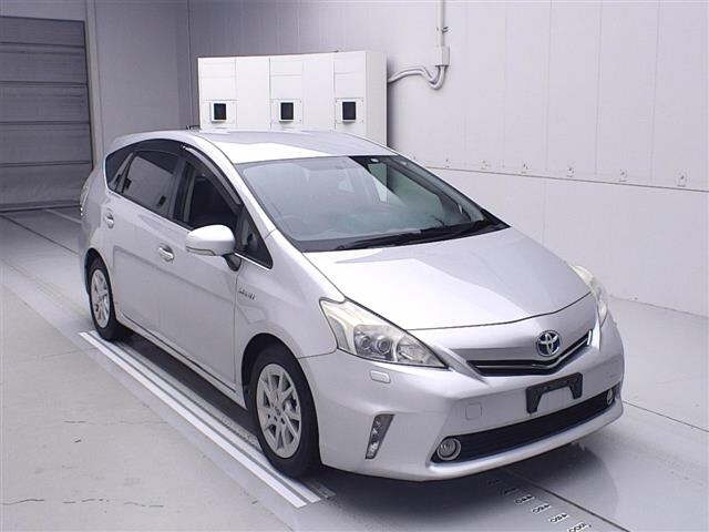 TOYOTA PRIUS ALPHA 2012