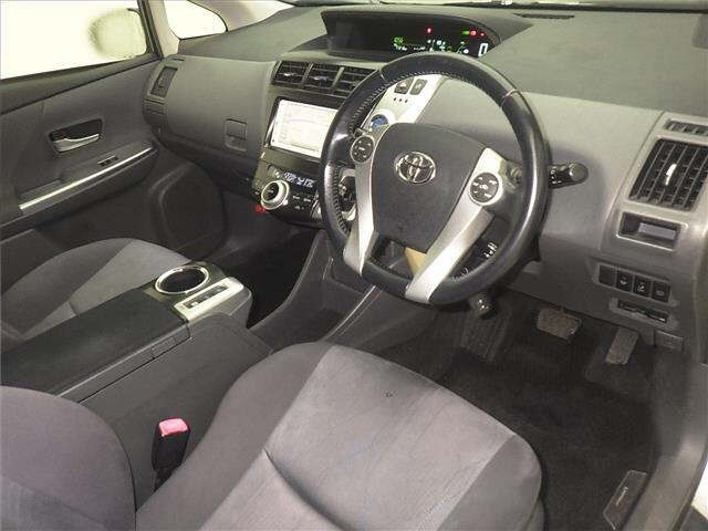 TOYOTA PRIUS ALPHA 2012