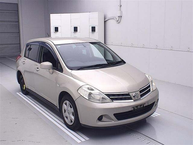 NISSAN TIIDA 2011