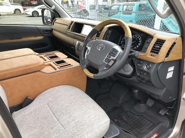 TOYOTA HIACE 2023