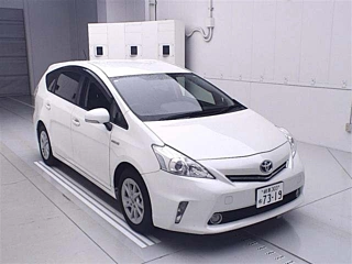 TOYOTA PRIUS ALPHA 2013