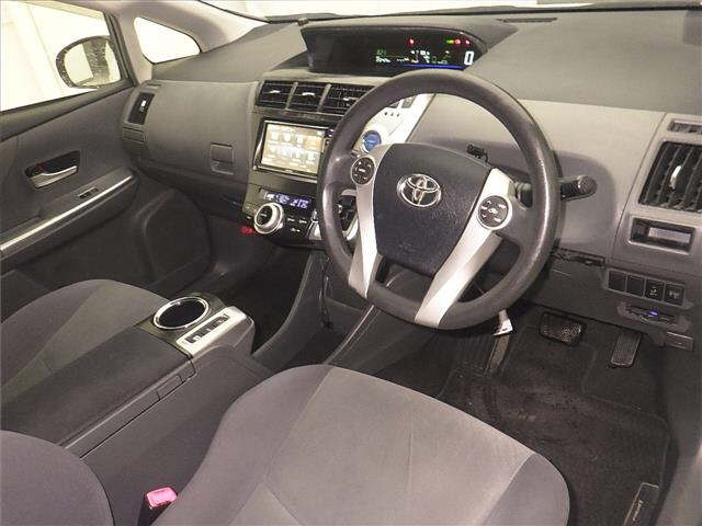 TOYOTA PRIUS ALPHA 2013