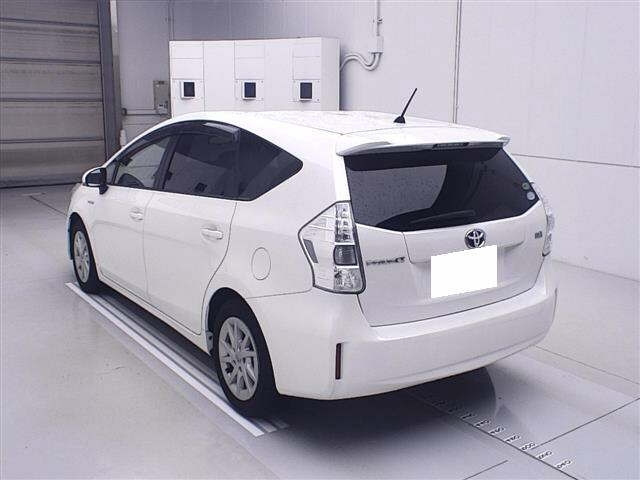 TOYOTA PRIUS ALPHA 2013