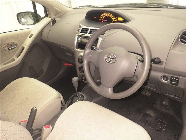 TOYOTA VITZ 2009