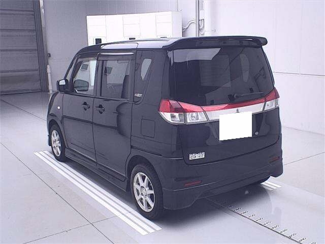 MITSUBISHI DELICA D2 2011