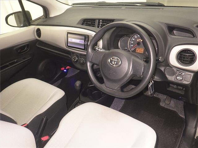 TOYOTA VITZ 2014