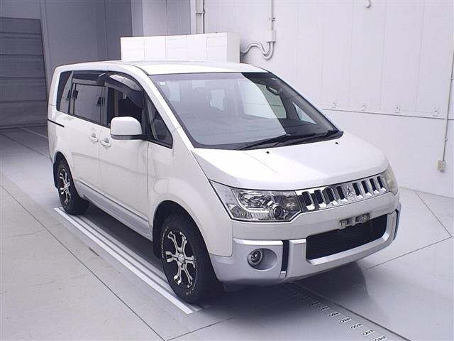 MITSUBISHI DELICA D5 2013