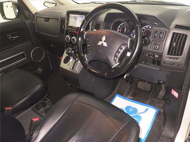 MITSUBISHI DELICA D5 2013