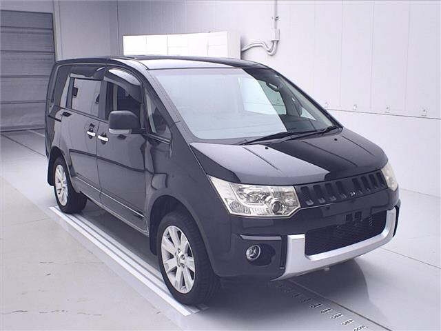 MITSUBISHI DELICA D5 2011