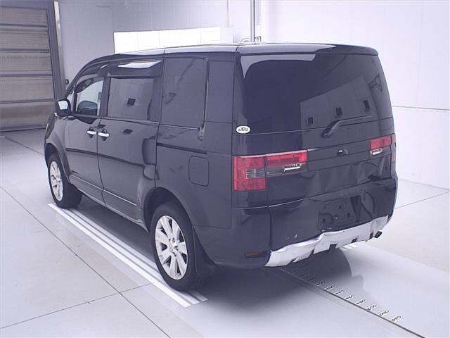 MITSUBISHI DELICA D5 2011