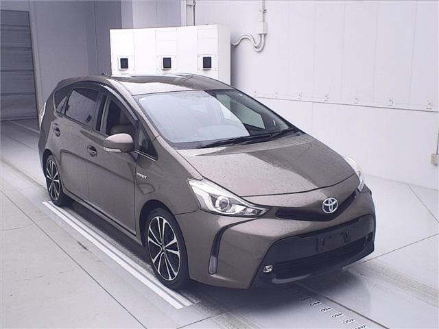 TOYOTA PRIUS ALPHA 2015