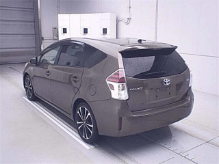 TOYOTA PRIUS ALPHA 2015