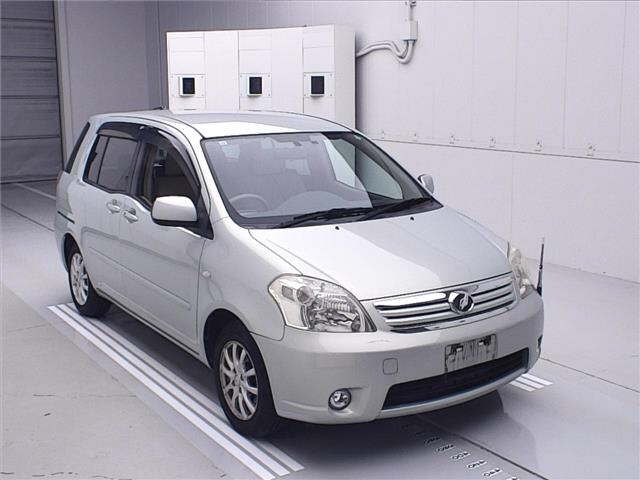 TOYOTA RAUM 2008