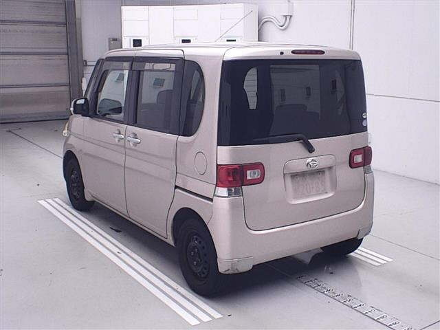 DAIHATSU TANTO 2011