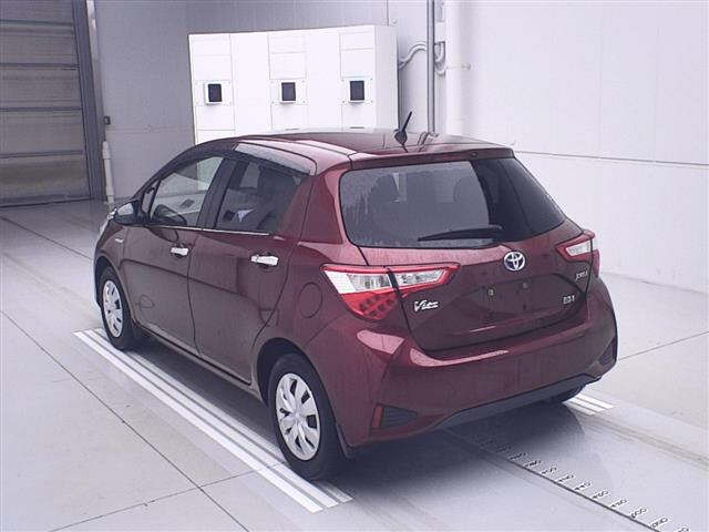 TOYOTA VITZ 2017