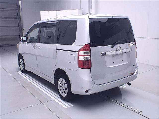TOYOTA NOAH 2012