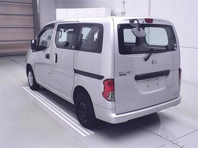 NISSAN NV200 2020