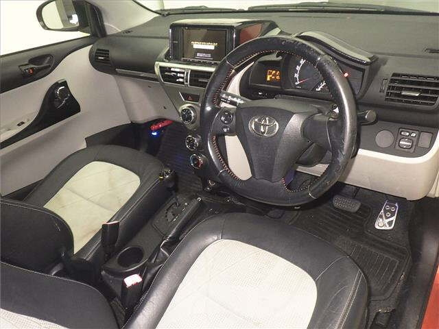 TOYOTA IQ 2010