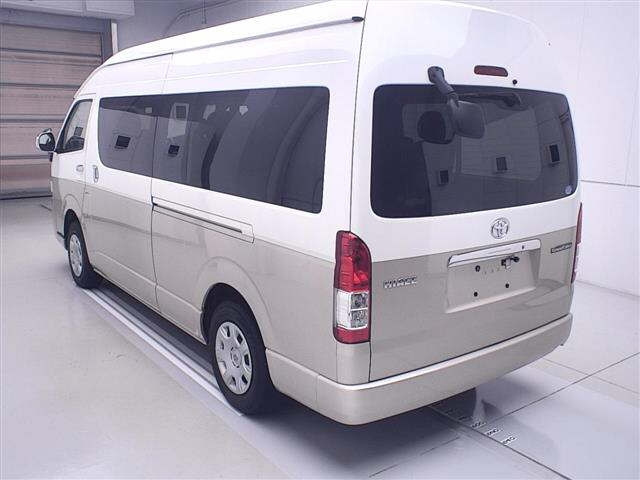 TOYOTA HIACE 2019