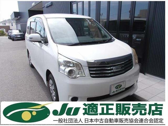 TOYOTA NOAH 2013