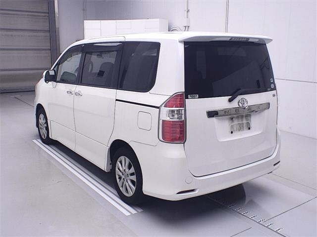 TOYOTA NOAH 2009