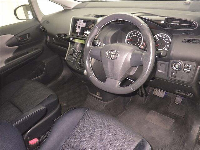 TOYOTA WISH 2011