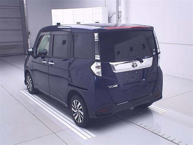 TOYOTA TANK 2018