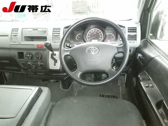 TOYOTA HIACE VAN 2011