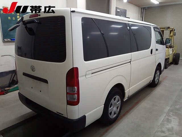 TOYOTA HIACE VAN 2011