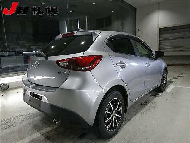 MAZDA DEMIO 2016