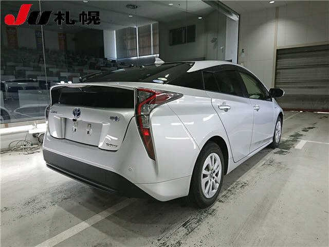 TOYOTA PRIUS 2018